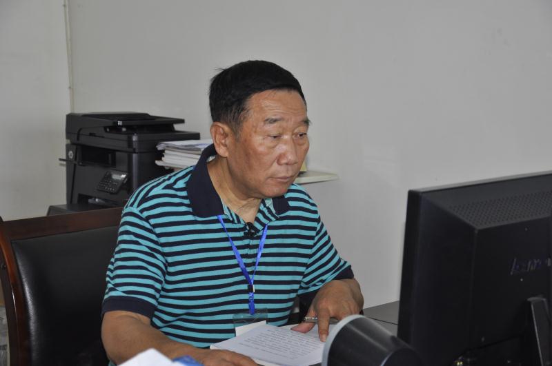 工作中的庄开富.JPG