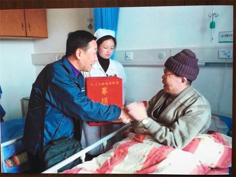 看望慰问老人.jpg