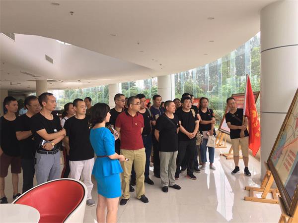 微信图片_20180807201401.jpg参观12.jpg